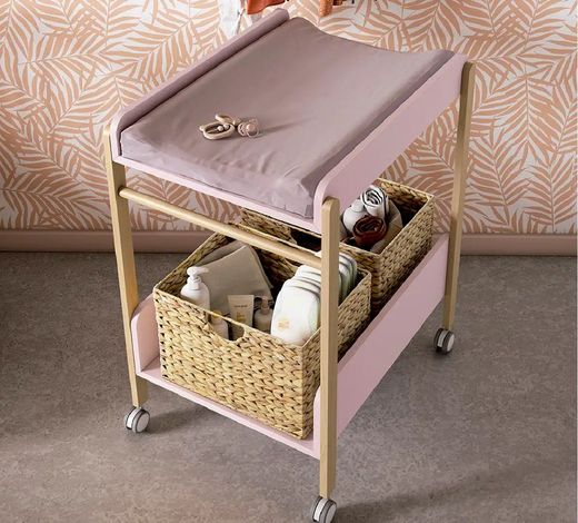 Mesa à langer com rotas flexíveis